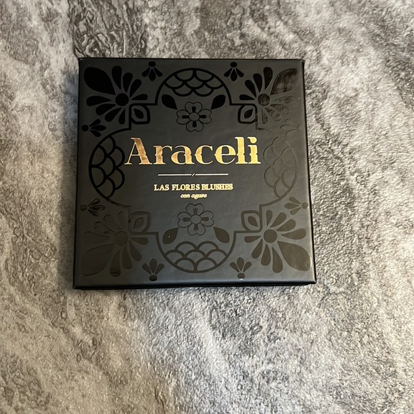 Araceli Las Flores Blushes - Primrose and Petunia - Picture 4 of 5